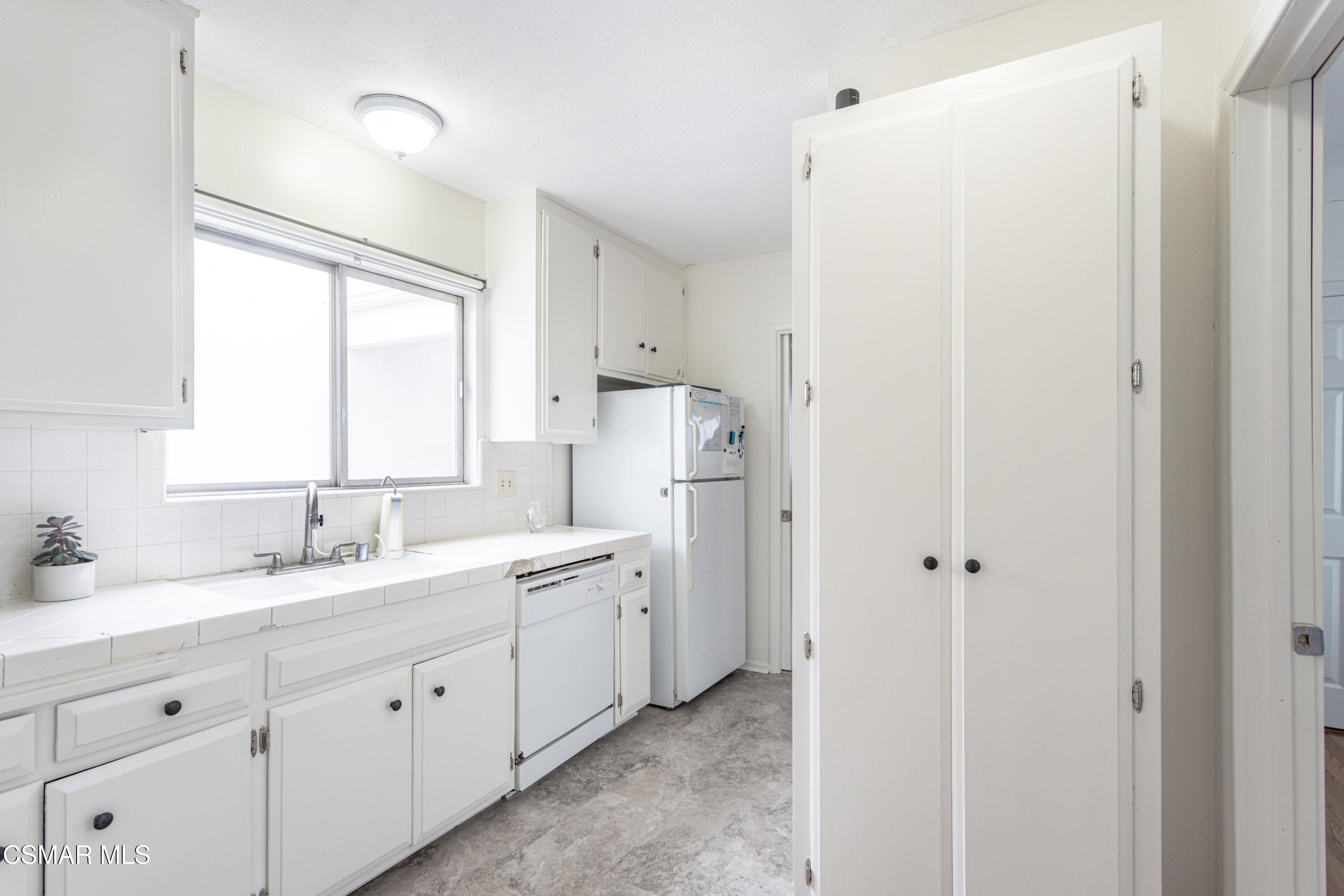 1337 Edgewood Way, Unit 37 Oxnard, CA 93030 - Photo 6 of 13 a spacious bathroom with a double vanity sink a mirror and a shower