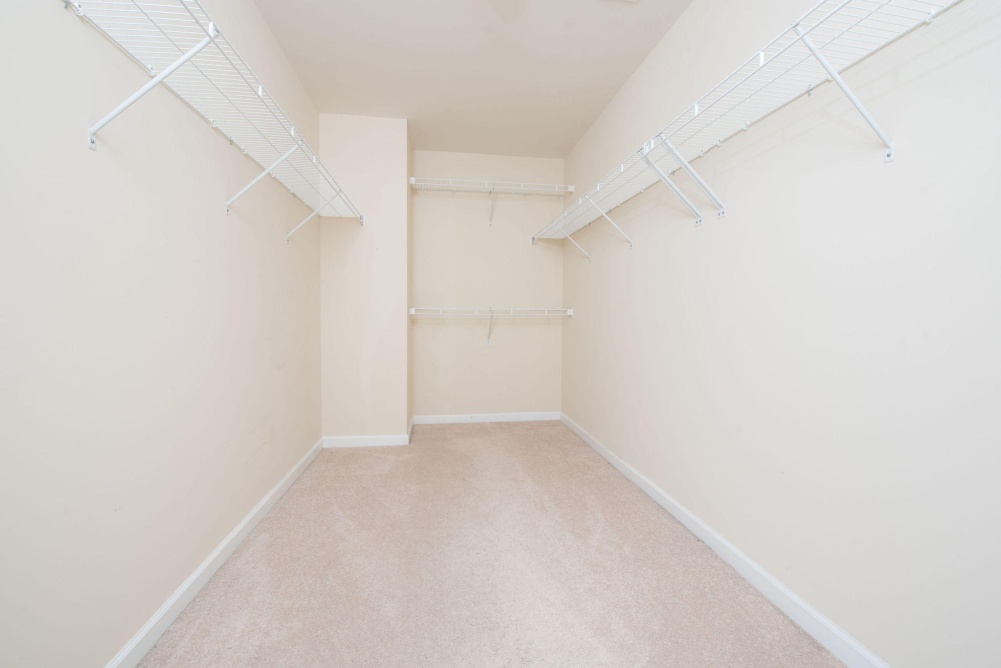 424 Spectrum Road Summerville, SC 29486 - Photo 22 of 44 Master Walk-in Closet