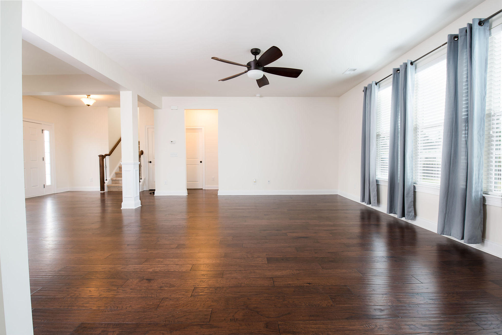 424 Spectrum Road Summerville, SC 29486 - Photo 6 of 44 Living Room