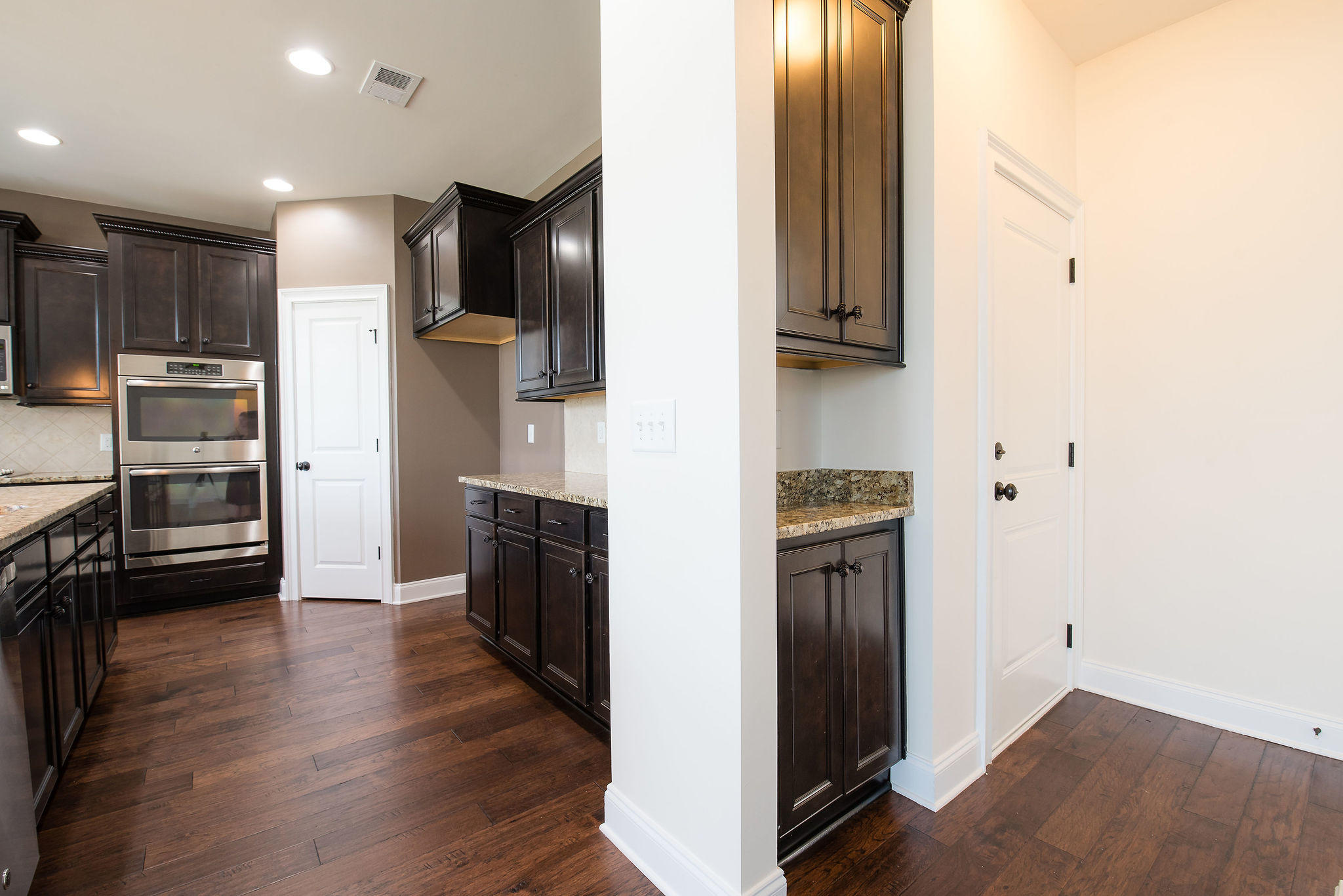 424 Spectrum Road Summerville, SC 29486 - Photo 7 of 44 Butlers Pantry