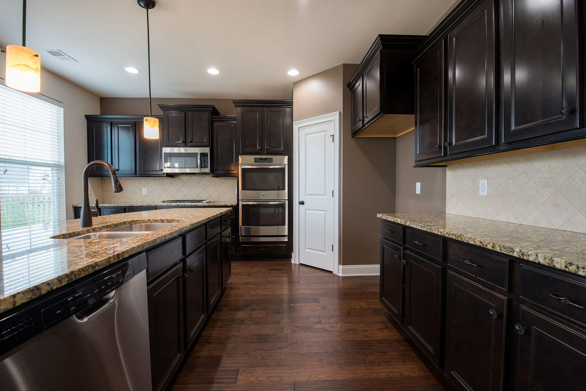 424 Spectrum Road Summerville, SC 29486 - Photo 8 of 44 Kitchen