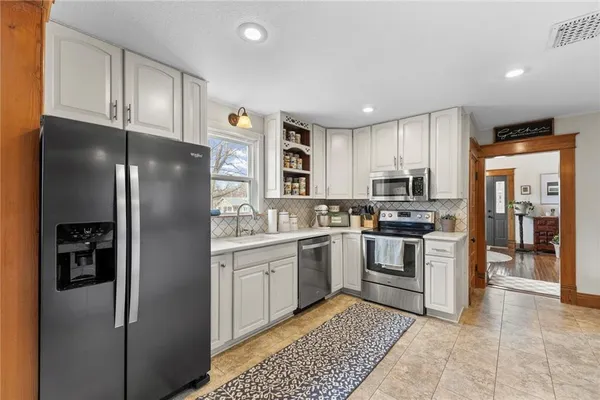 $415,000 | 501 East Shawnee Street, Paola, KS 66071