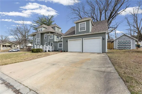$415,000 | 501 East Shawnee Street, Paola, KS 66071