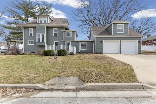 $415,000 | 501 East Shawnee Street, Paola, KS 66071