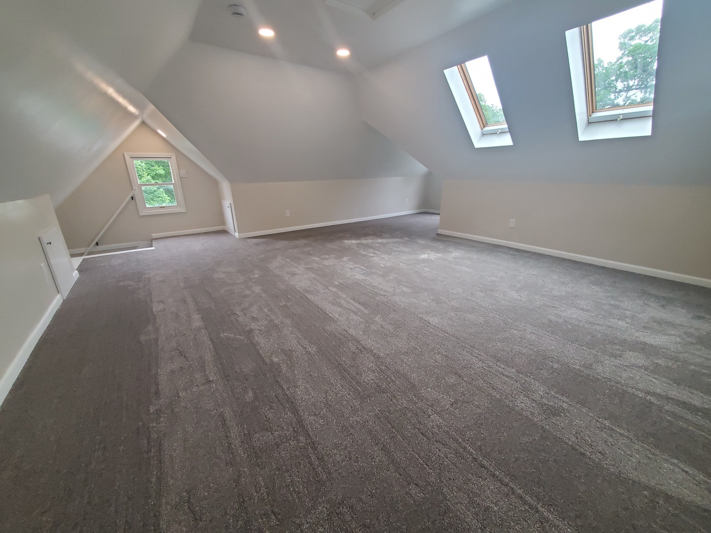 712 3rd Street Moline, IL 61265 - Photo 29 of 29 an empty room with windows