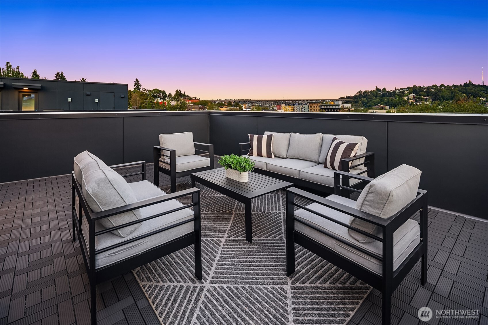 3606 Francis Avenue North Seattle, WA 98103 - Photo 14 of 35