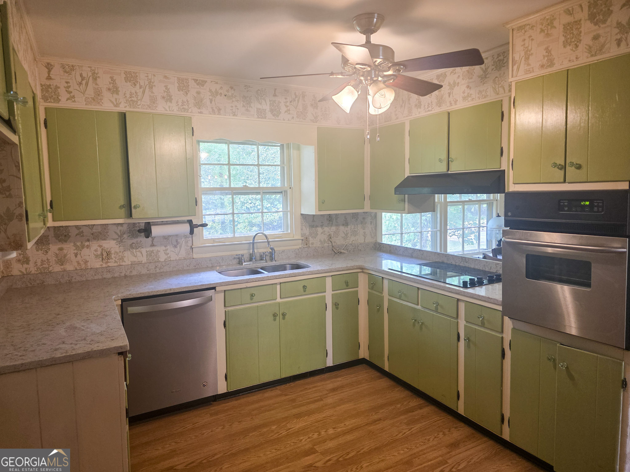 1712 Briarcliff Road Milledgeville, GA 31061 - Photo 11 of 44 a kitchen with lots of counter top space and a sink