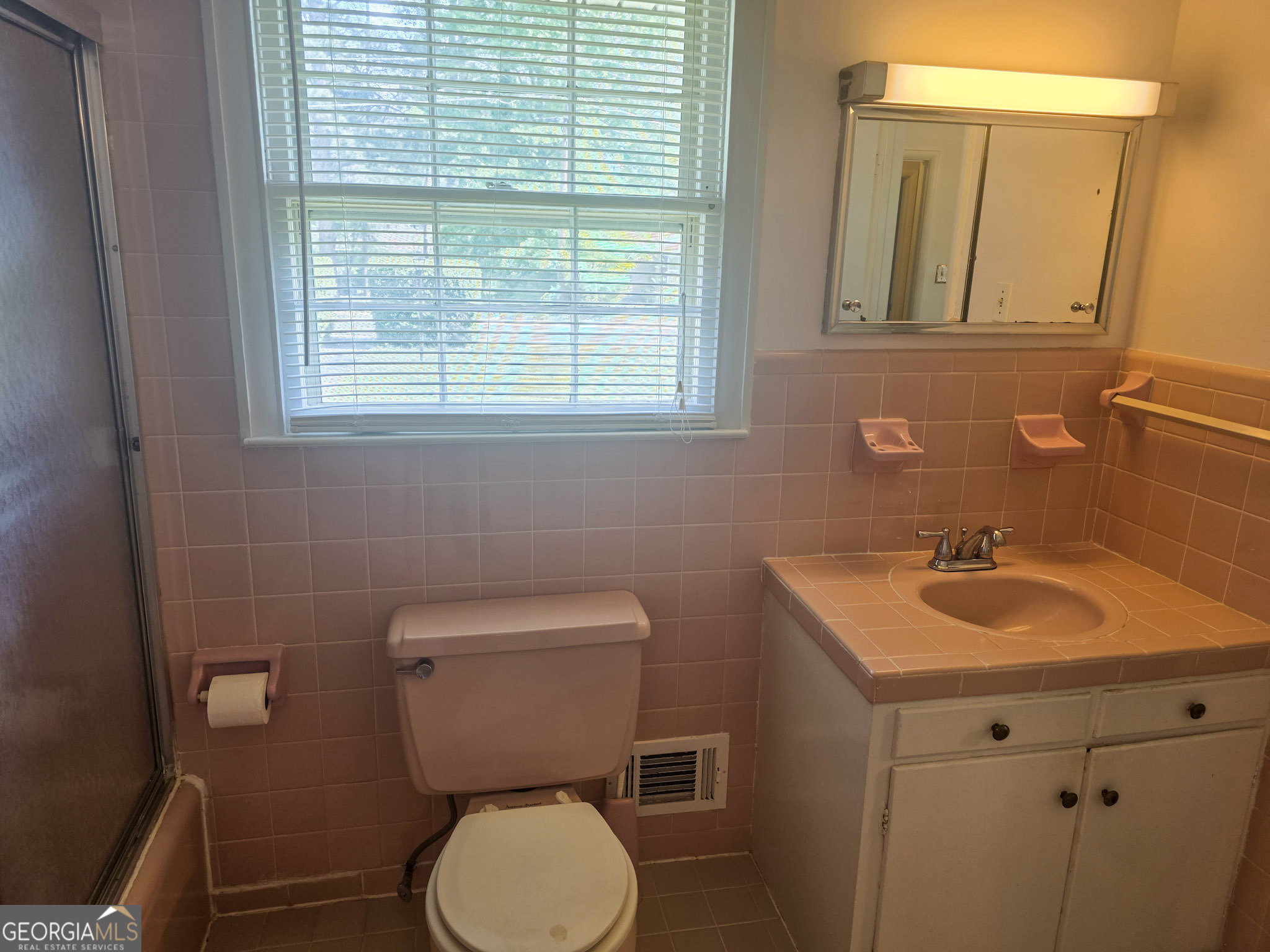 1712 Briarcliff Road Milledgeville, GA 31061 - Photo 35 of 44 a bathroom with a toilet a sink and a mirror