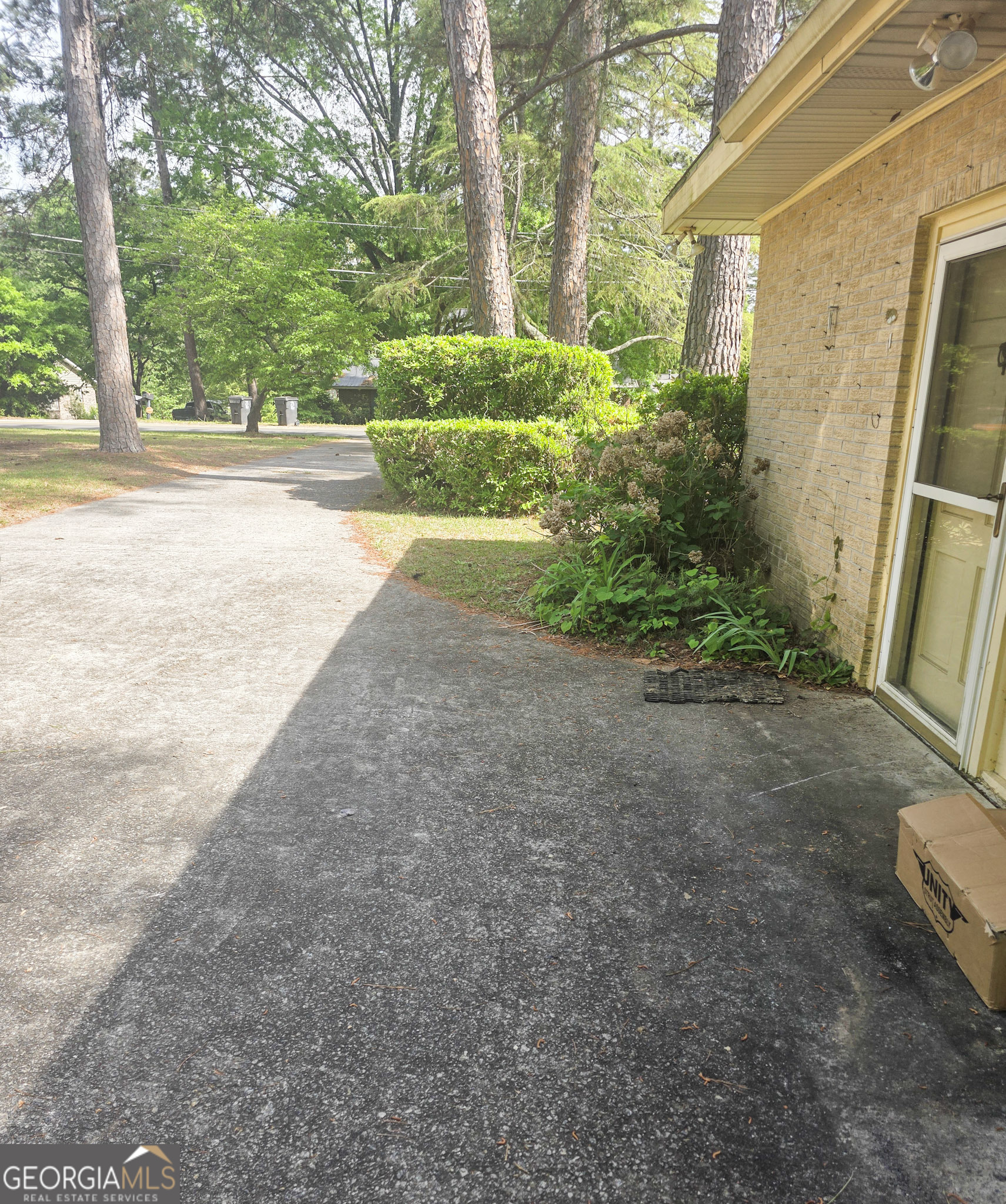 1712 Briarcliff Road Milledgeville, GA 31061 - Photo 9 of 44 a view of a yard with plants and large trees