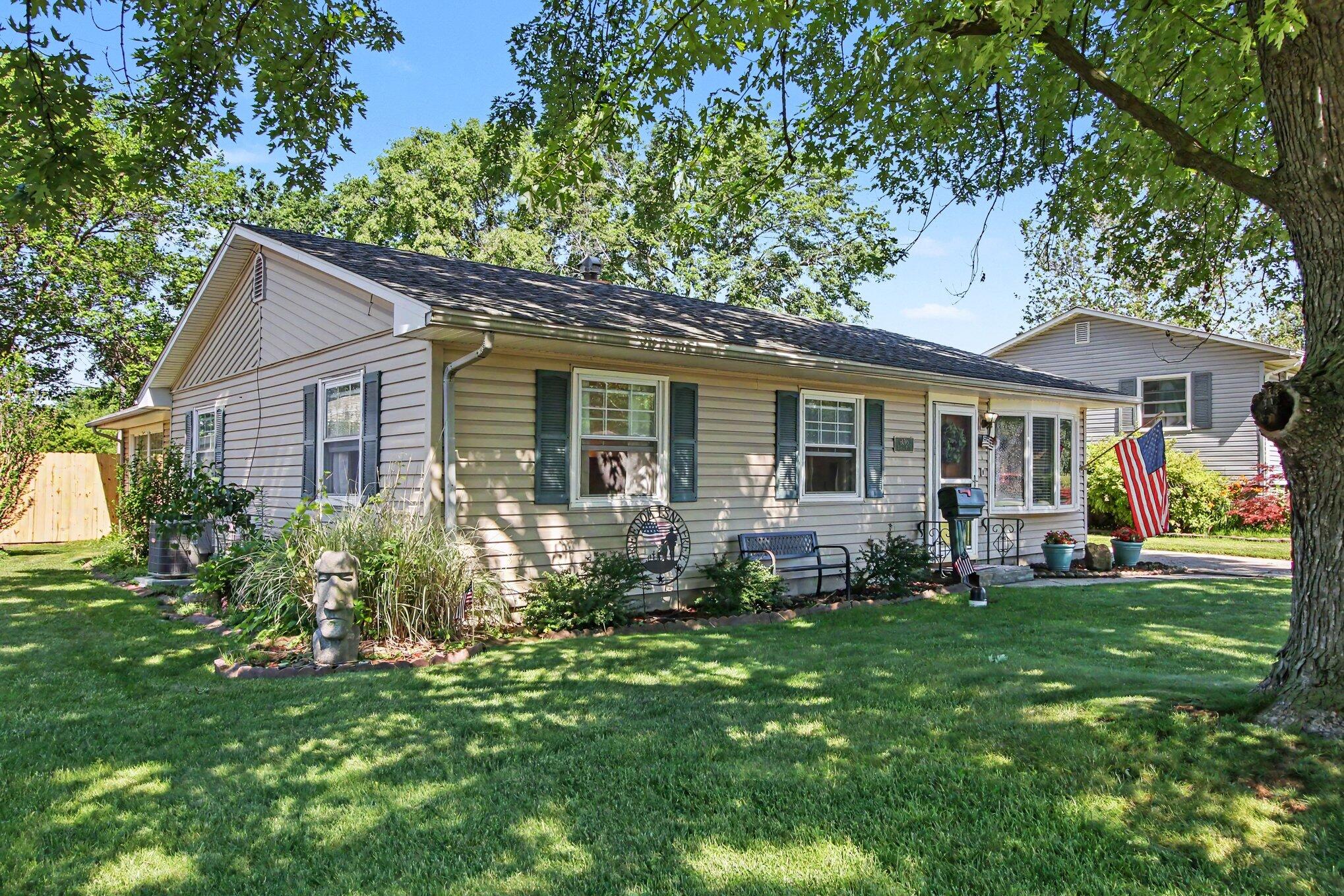 8016 Gordon Place Highland, IN 46322 - Photo 2 of 28 2038x1359