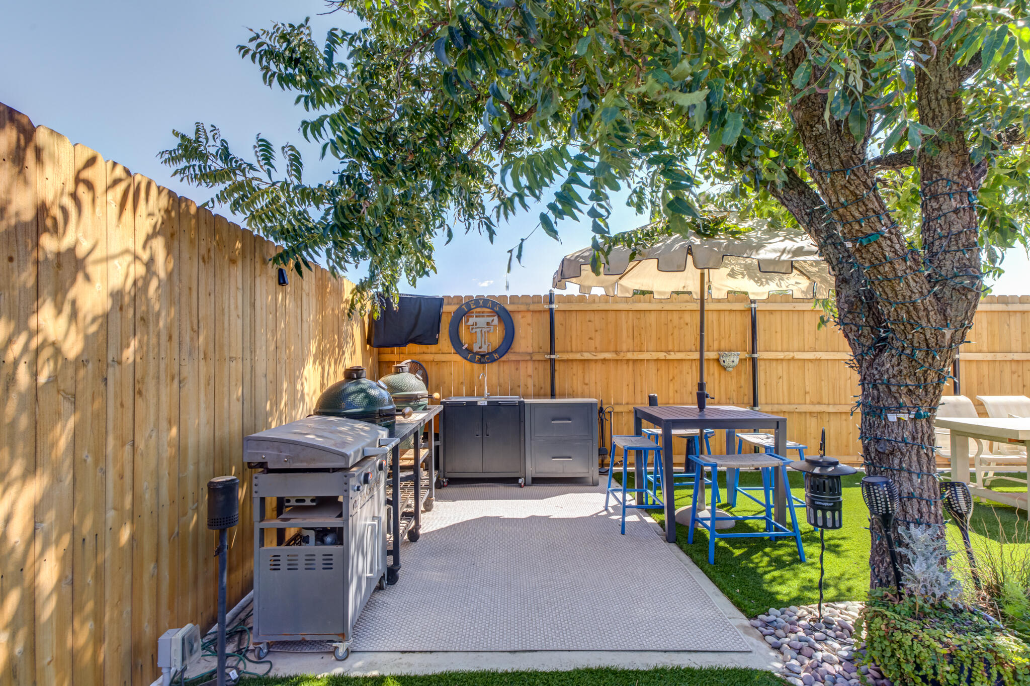 804 2nd Street Abernathy, TX 79311 - Photo 38 of 40 a front view of a house with garden