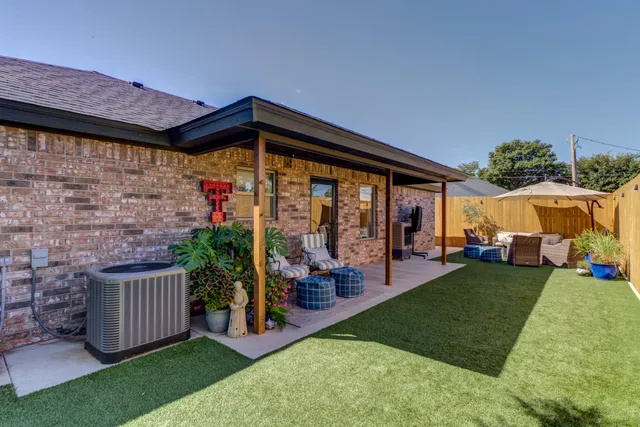 a view of a house with backyard and porch