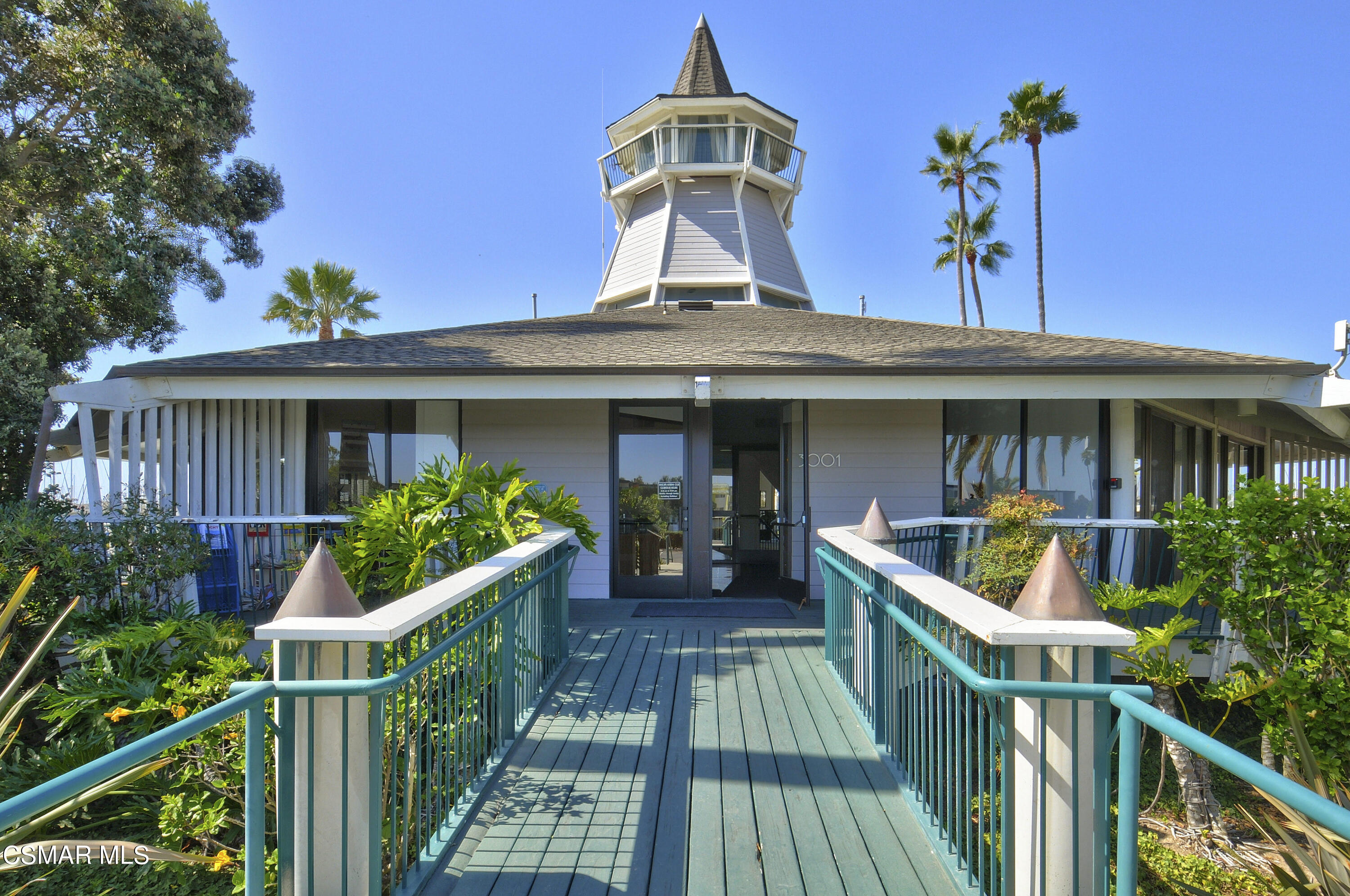 2901 Peninsula Road, Unit 137 Oxnard, CA 93035 - Photo 20 of 36 a front view of house with porch