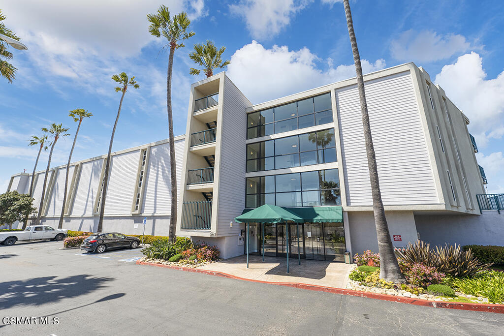 2901 Peninsula Road, Unit 137 Oxnard, CA 93035 - Photo 3 of 36 a view of a chair and tables in the patio