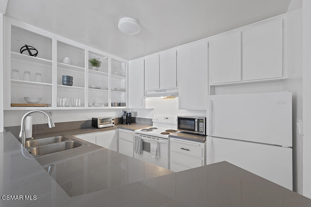 2901 Peninsula Road, Unit 137 Oxnard, CA 93035 - Photo 8 of 36 a kitchen with stainless steel appliances granite countertop a sink stove and refrigerator