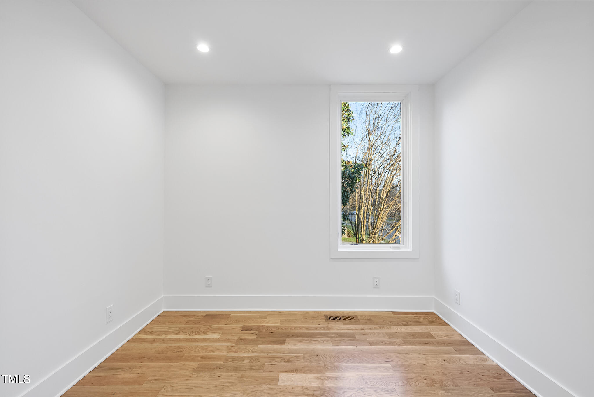 517 East Cabarrus Street Raleigh, NC 27601 - Photo 38 of 58 an empty room with window