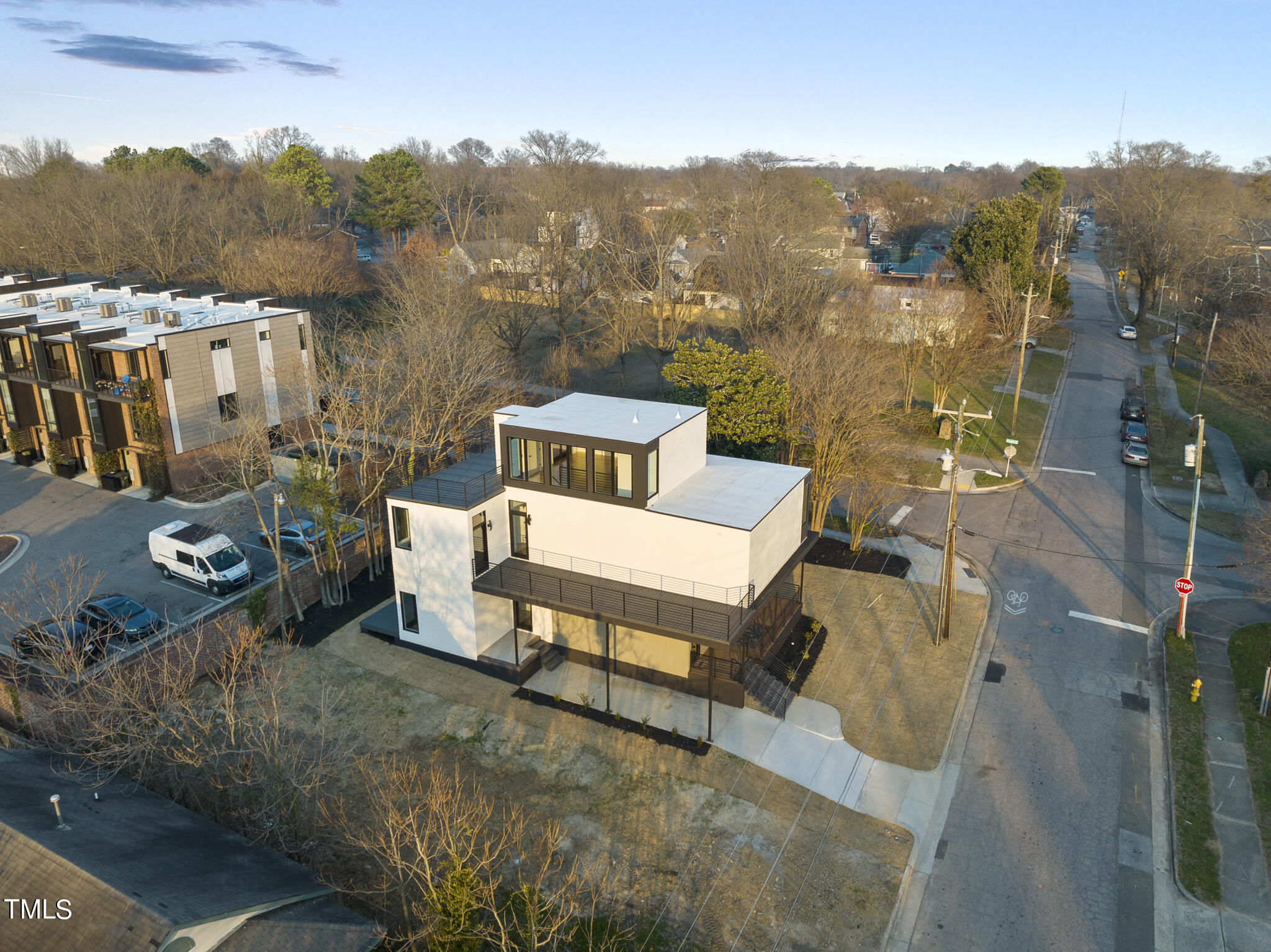 517 East Cabarrus Street Raleigh, NC 27601 - Photo 56 of 58 a view of a terrace with a table and chairs