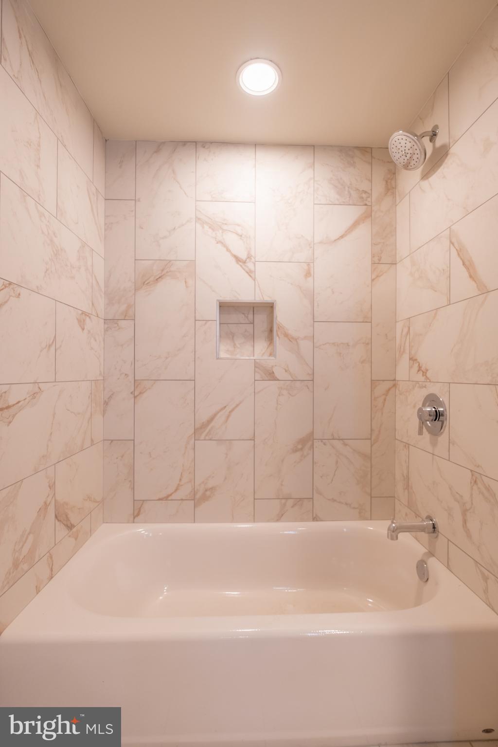 2301-61 John F Kennedy Boulevard, Unit 211 Philadelphia, PA 19103 - Photo 15 of 37 a bathroom with a bathtub