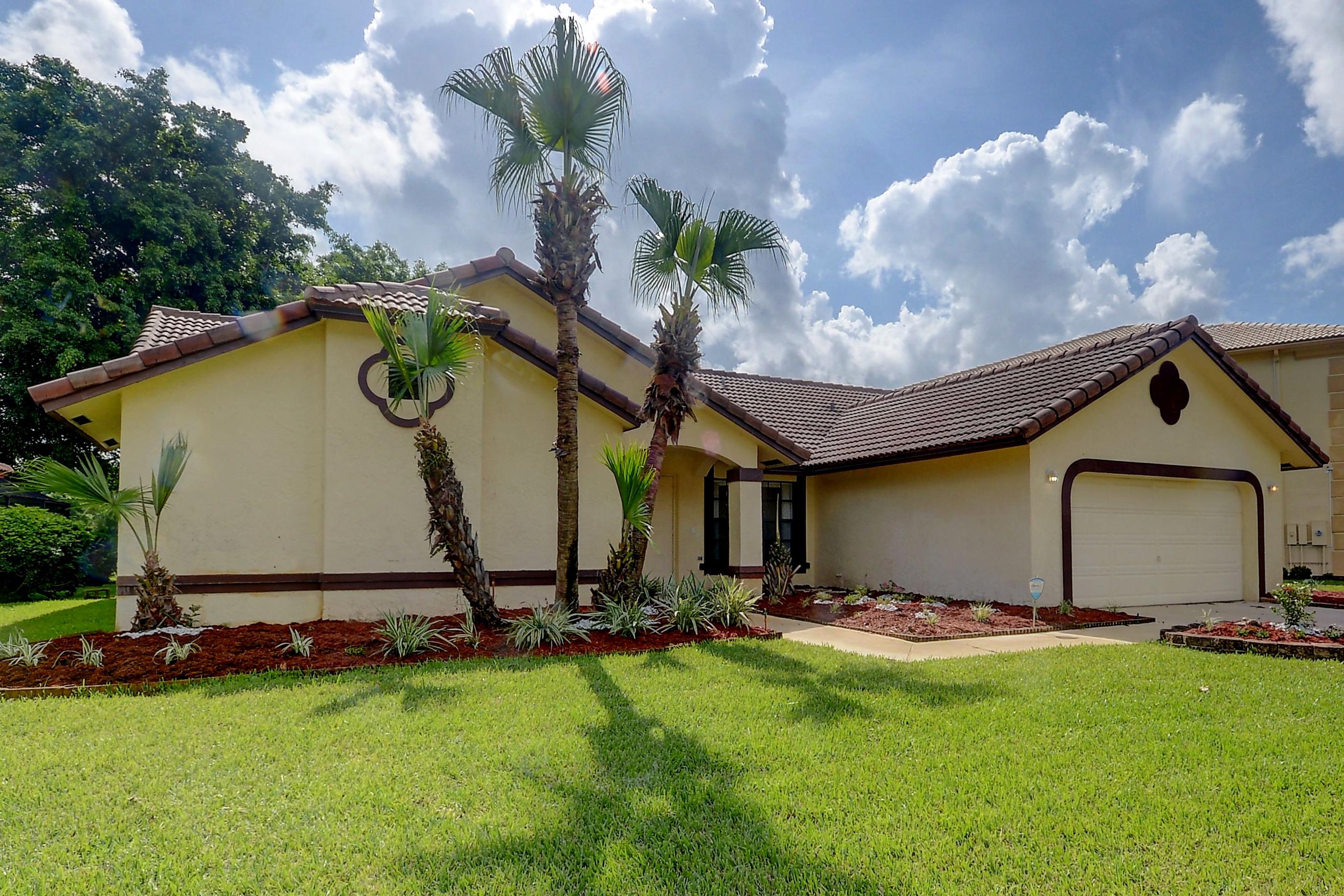 20105 Back 9 Drive Boca Raton, FL 33498 - Photo 3 of 17 front