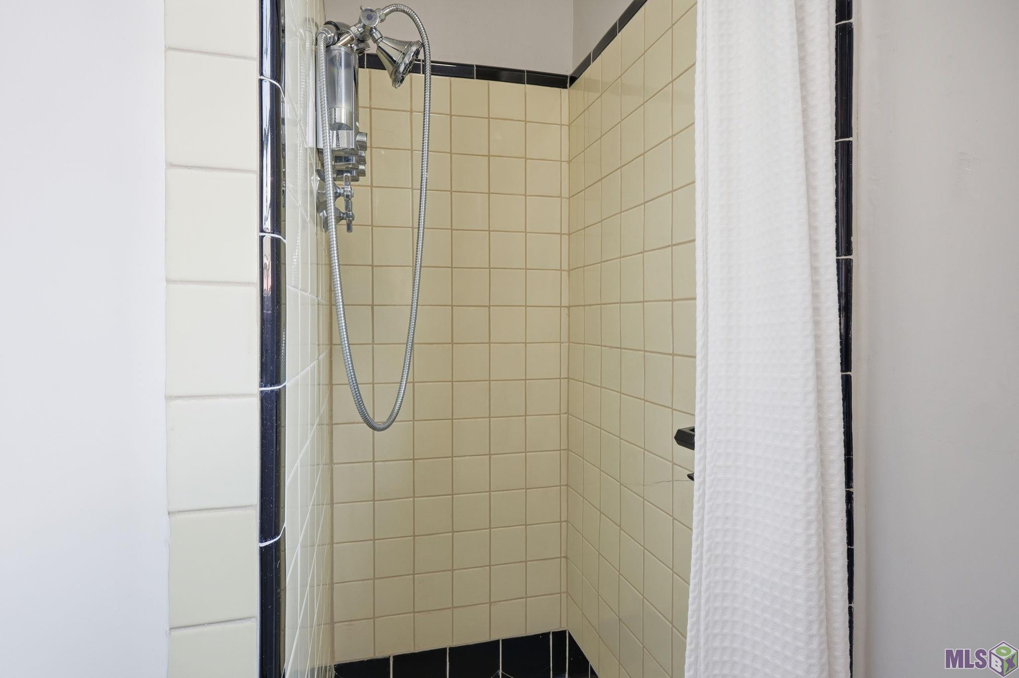 418 Kenwood Avenue Baton Rouge, LA 70806 - Photo 28 of 28 Apartment Bathroom