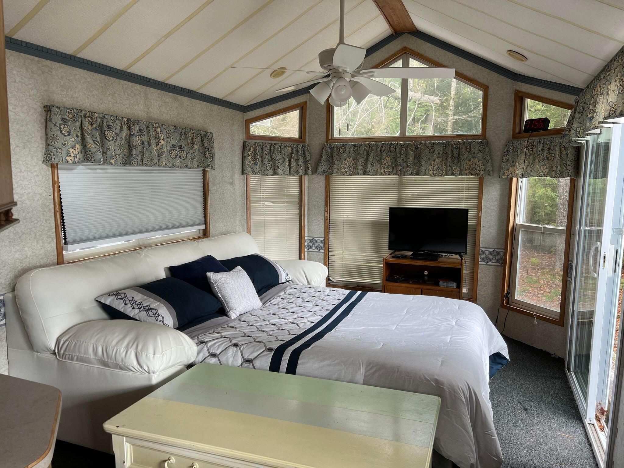 89 Thomas Pond Shore Road Casco, ME 04015 - Photo 8 of 18 370261629_3676901829230172_1299415497554