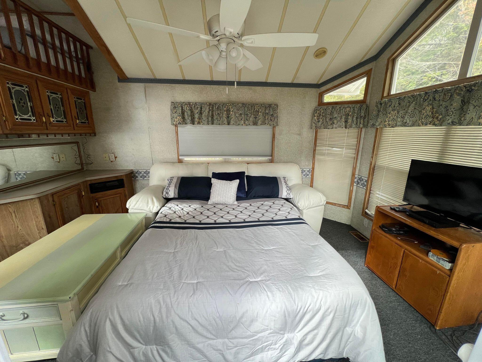 89 Thomas Pond Shore Road Casco, ME 04015 - Photo 9 of 18 393128095_1126229435021100_1059465107383