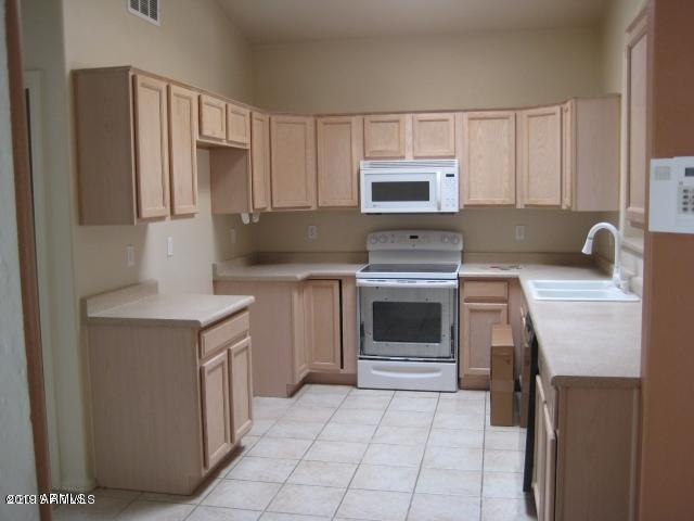 11037 West Granada Road Avondale, AZ 85392 - Photo 5 of 15 Kitchen