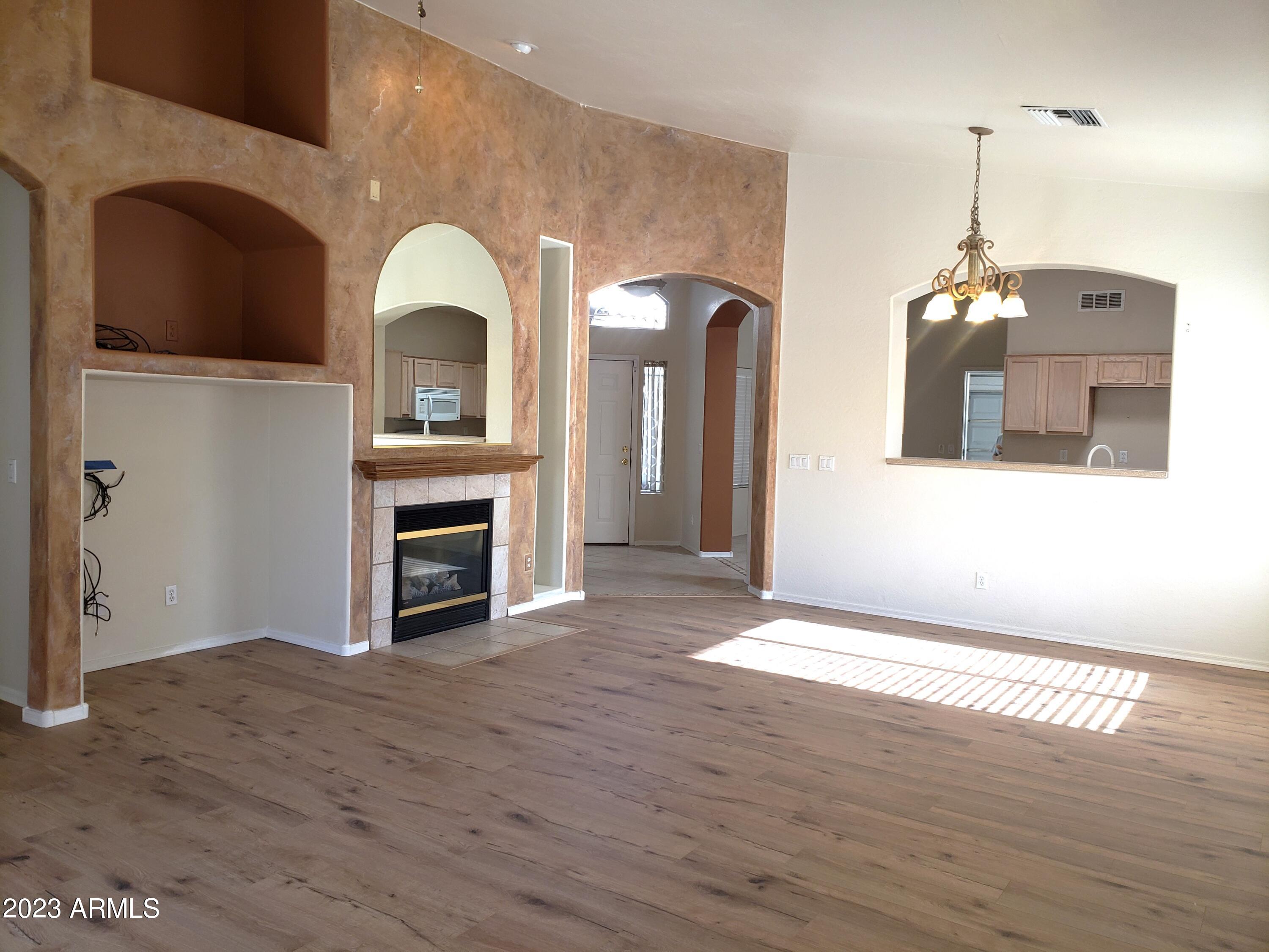 11037 West Granada Road Avondale, AZ 85392 - Photo 6 of 15 linging room