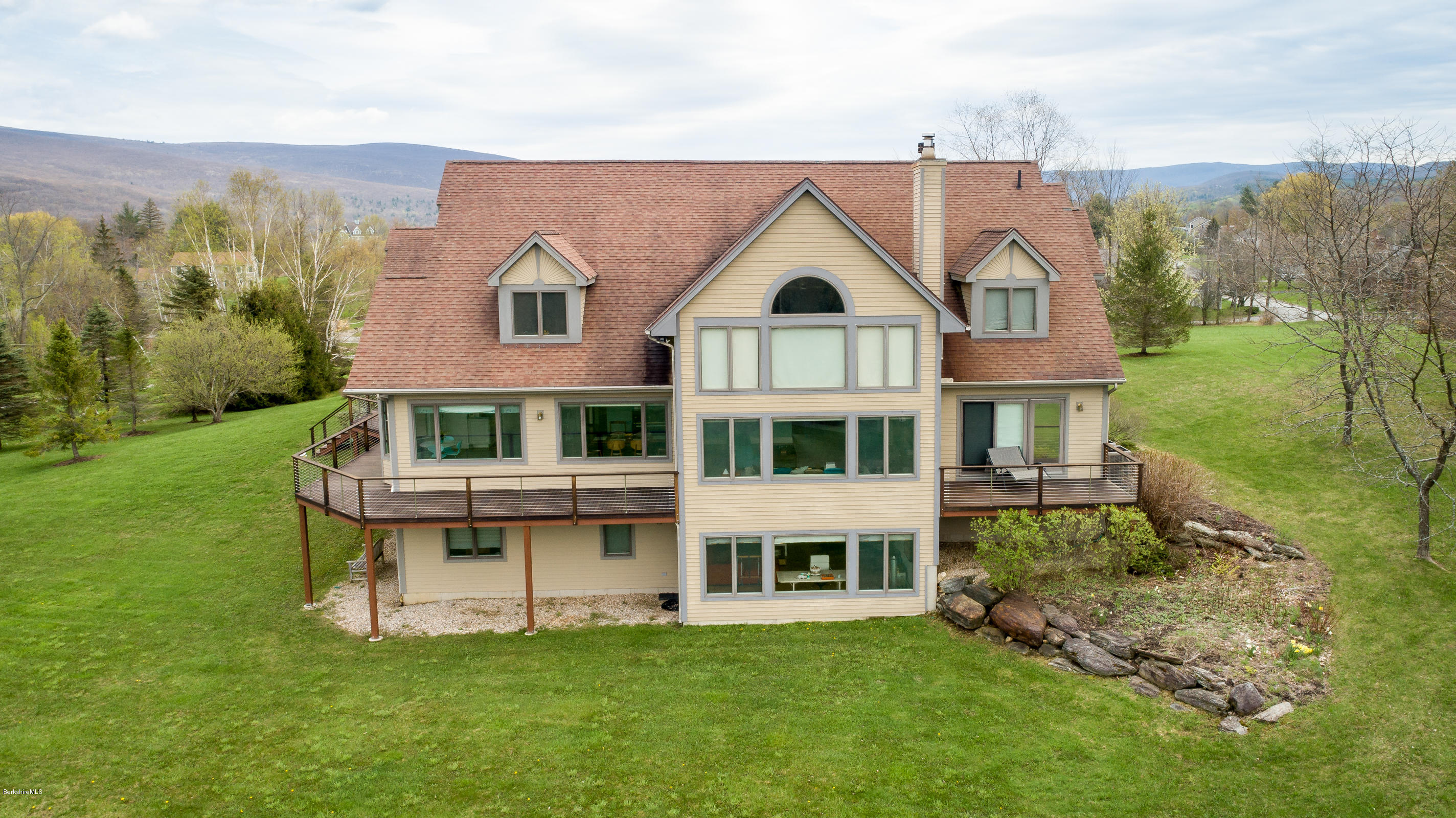 429 Stratton Road Williamstown, MA 01267 - Photo 2 of 29 3 EXT-100