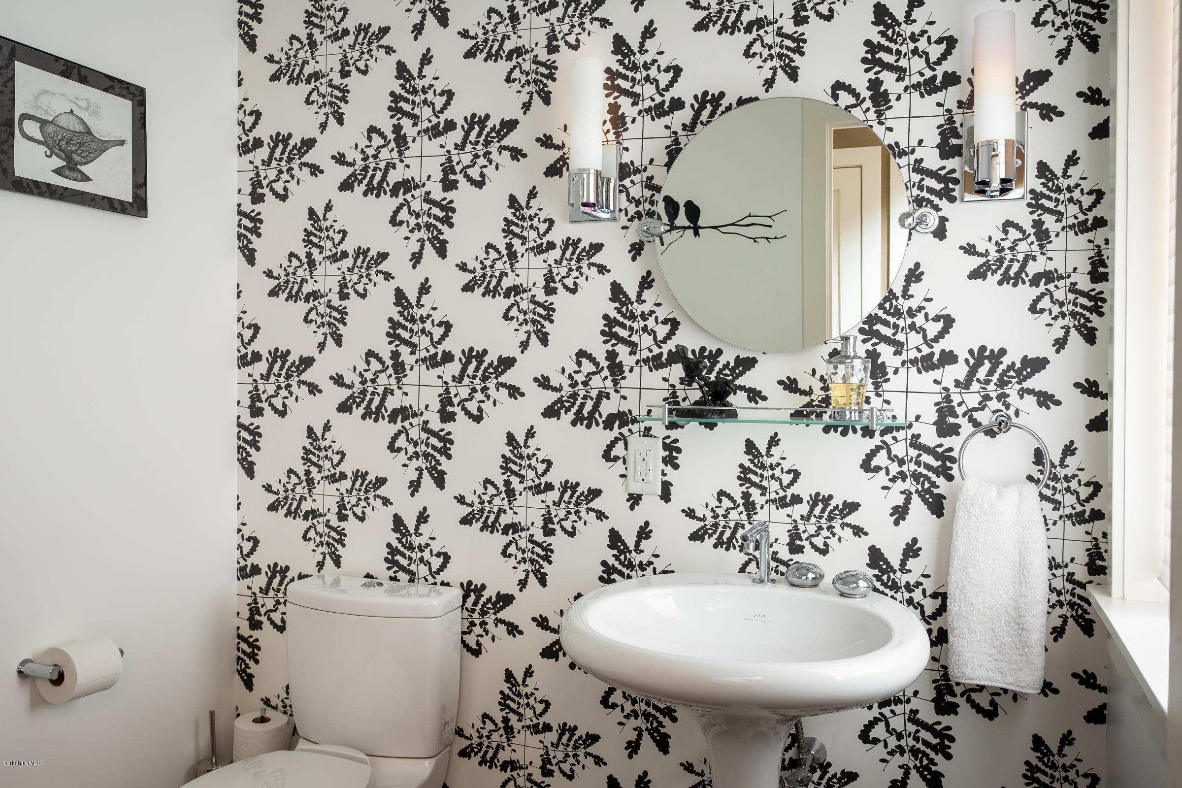 429 Stratton Road Williamstown, MA 01267 - Photo 11 of 29 11 Powder room 114