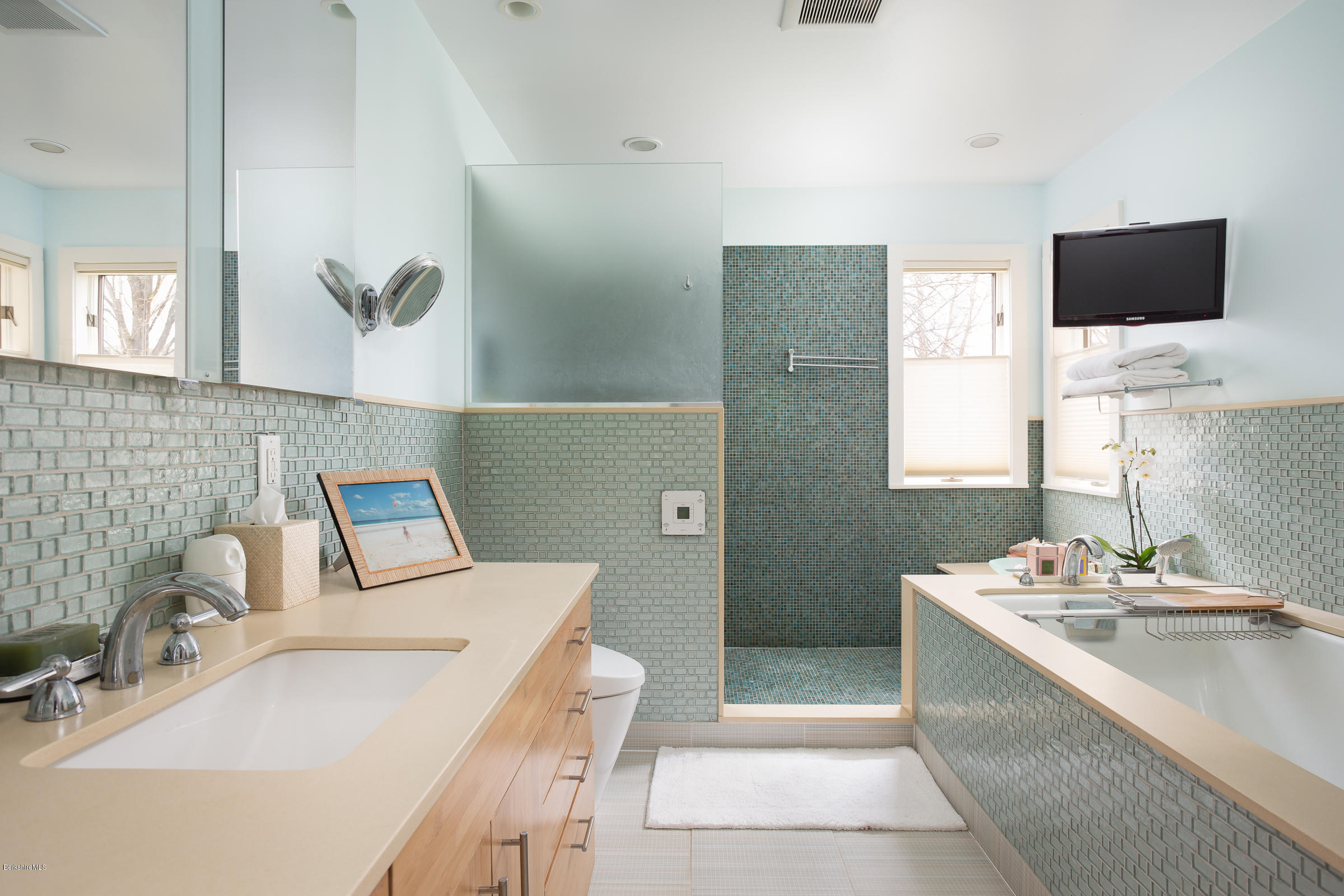 429 Stratton Road Williamstown, MA 01267 - Photo 14 of 29 14 Master Bath-117