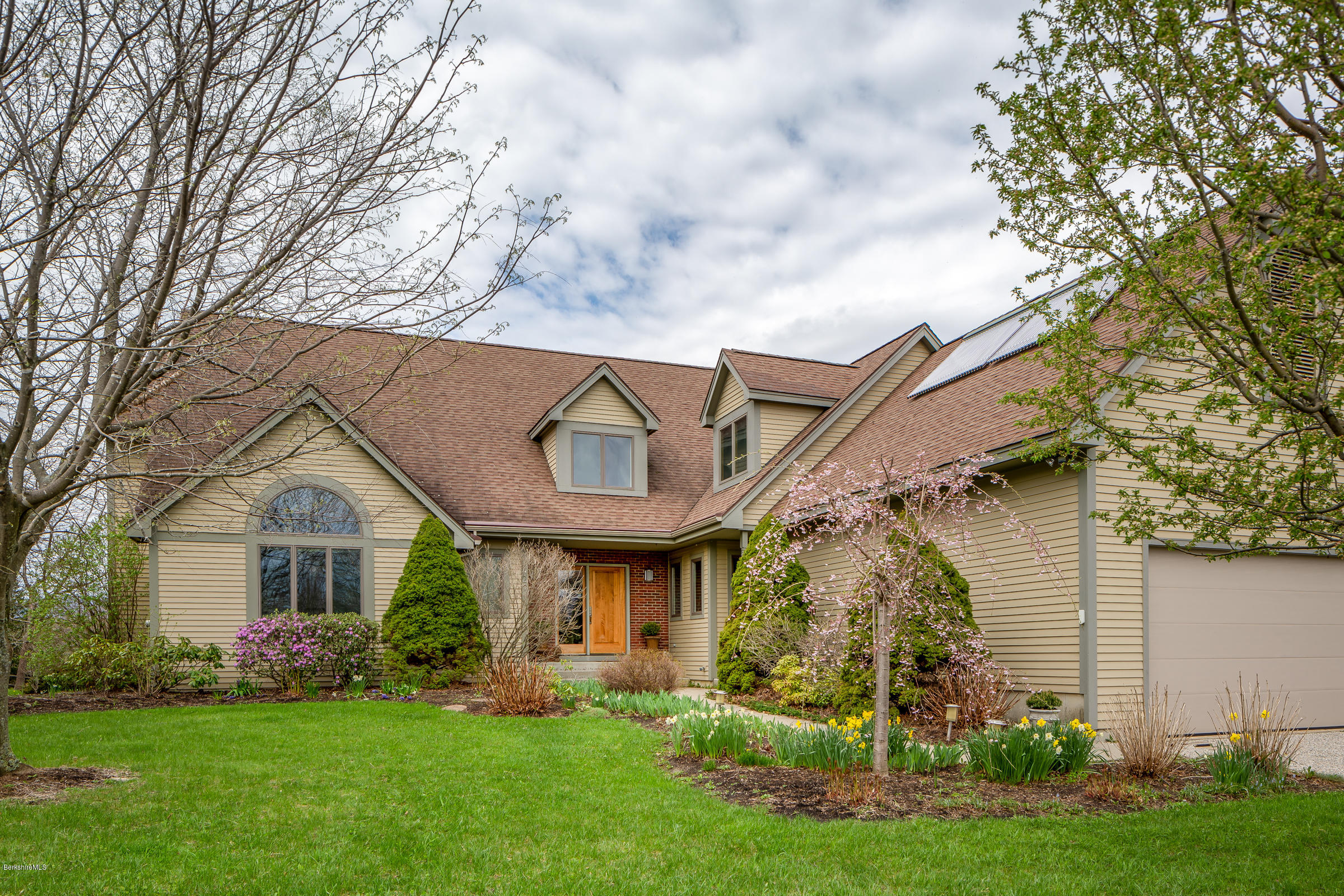 429 Stratton Road Williamstown, MA 01267 - Photo 3 of 29 2 EXT -101