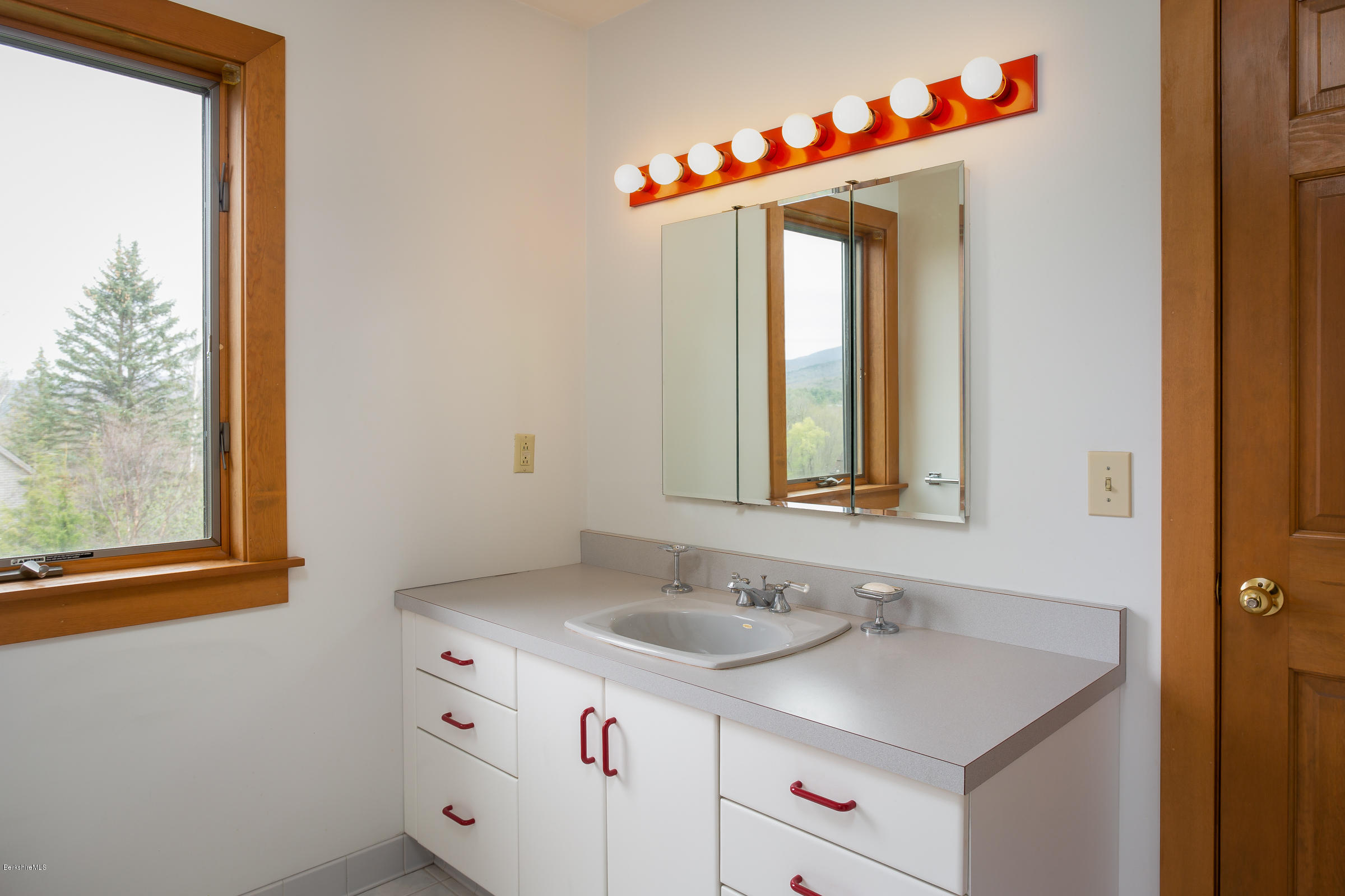 429 Stratton Road Williamstown, MA 01267 - Photo 23 of 29 23 2nd fl shared bath-107