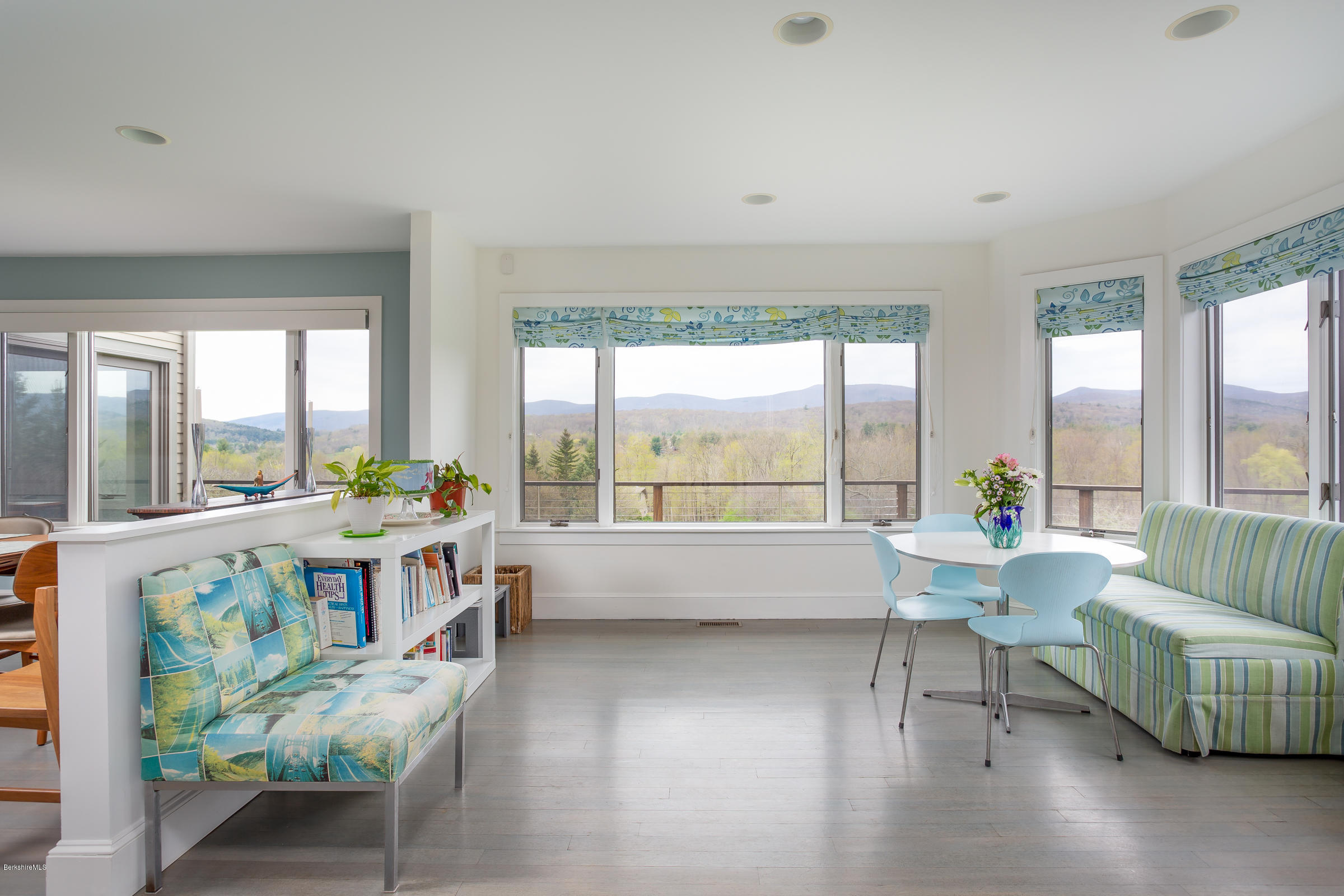 429 Stratton Road Williamstown, MA 01267 - Photo 9 of 29 9 breakfast area-124