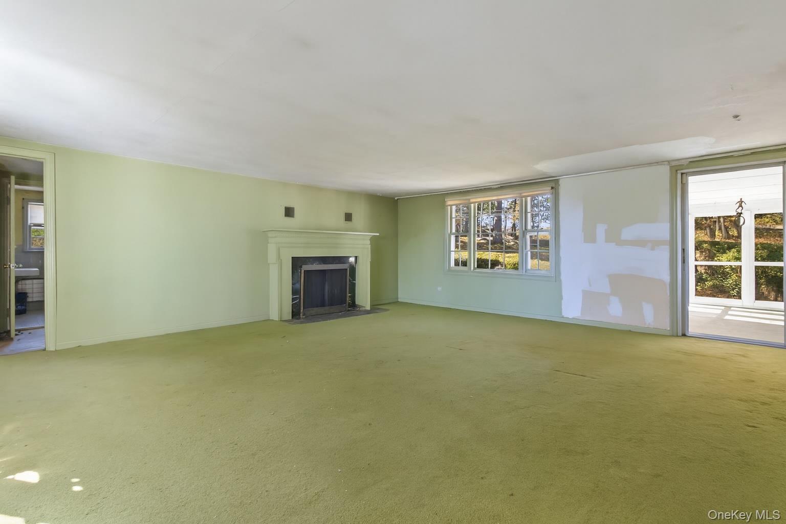 87 Rockledge Road Bronxville, NY 10708 - Photo 4 of 14 an empty room with a fireplace and a window