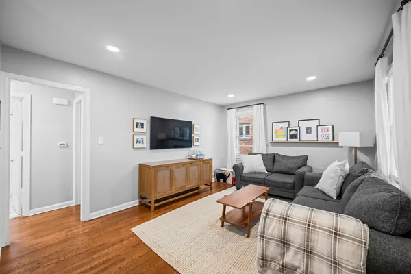 $575,000 | 914 North Kennicott Avenue, Arlington Heights, IL 60004