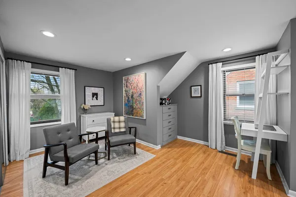 $575,000 | 914 North Kennicott Avenue, Arlington Heights, IL 60004