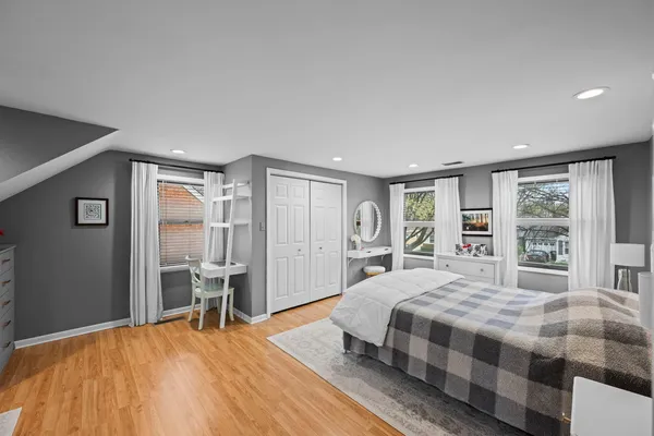 $575,000 | 914 North Kennicott Avenue, Arlington Heights, IL 60004