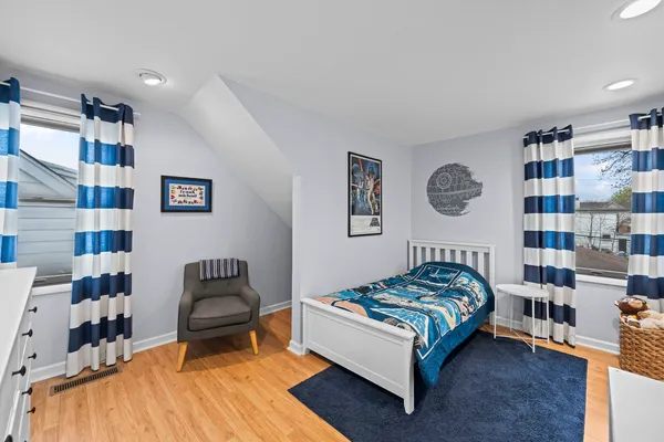 $575,000 | 914 North Kennicott Avenue, Arlington Heights, IL 60004