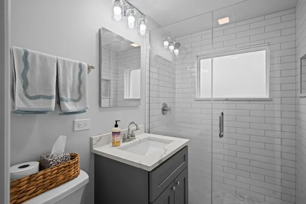 $575,000 | 914 North Kennicott Avenue, Arlington Heights, IL 60004