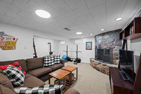 $575,000 | 914 North Kennicott Avenue, Arlington Heights, IL 60004