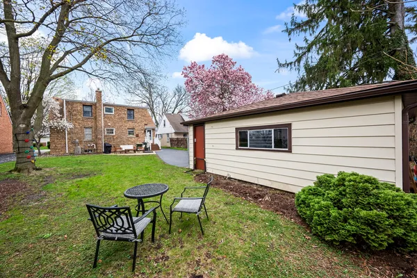 $575,000 | 914 North Kennicott Avenue, Arlington Heights, IL 60004