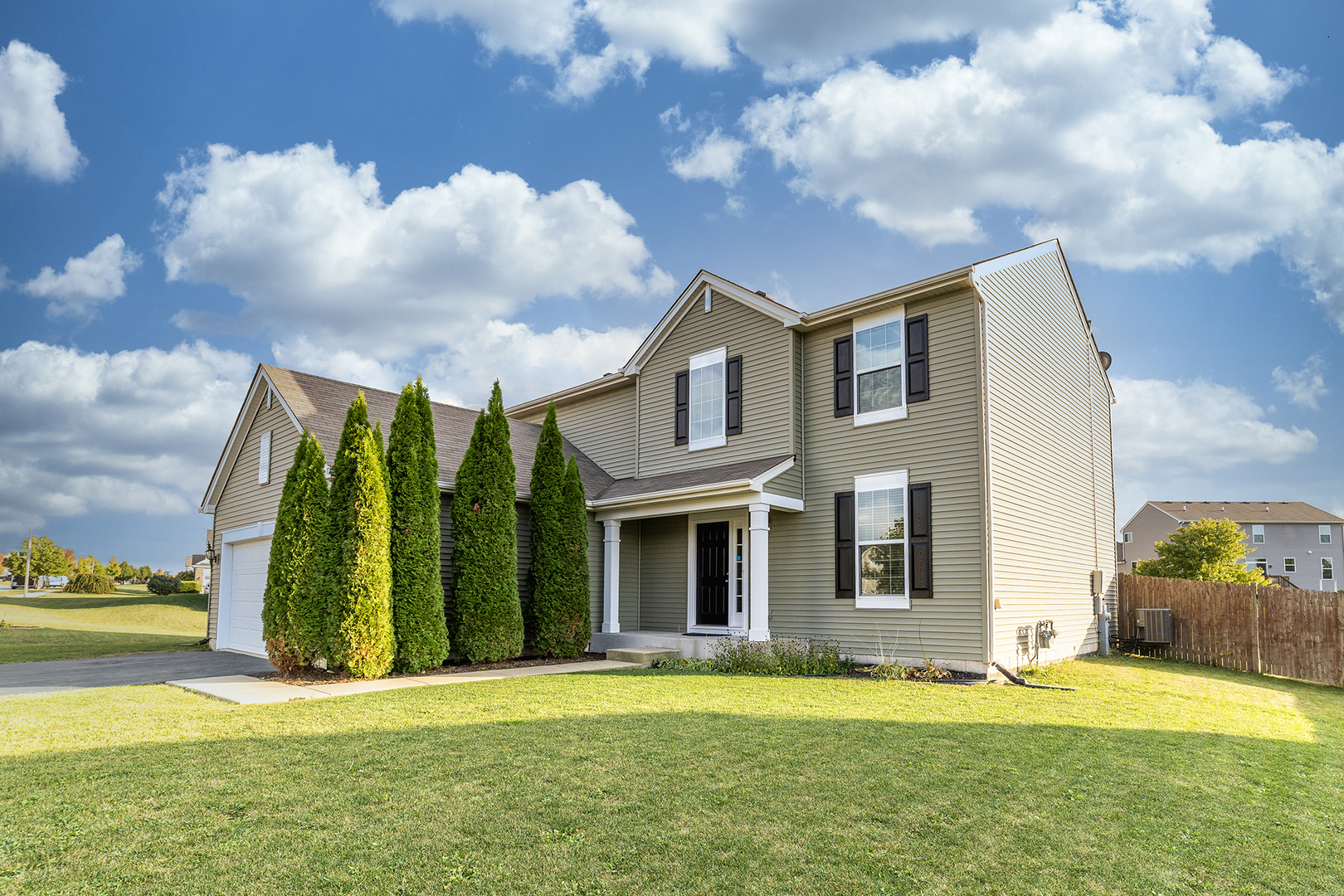 442 Windett Ridge Road Yorkville, IL 60560 - Photo 2 of 26 a view of a house with a garden