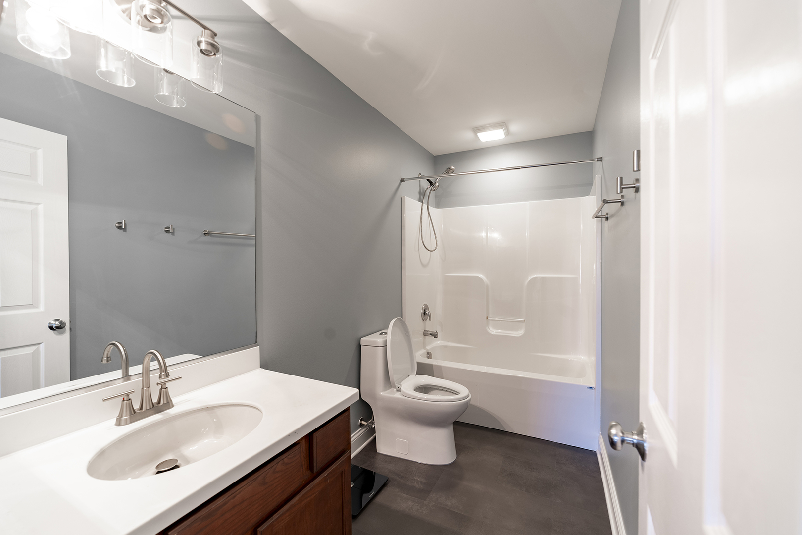 442 Windett Ridge Road Yorkville, IL 60560 - Photo 23 of 26 a bathroom with a sink toilet tub and shower