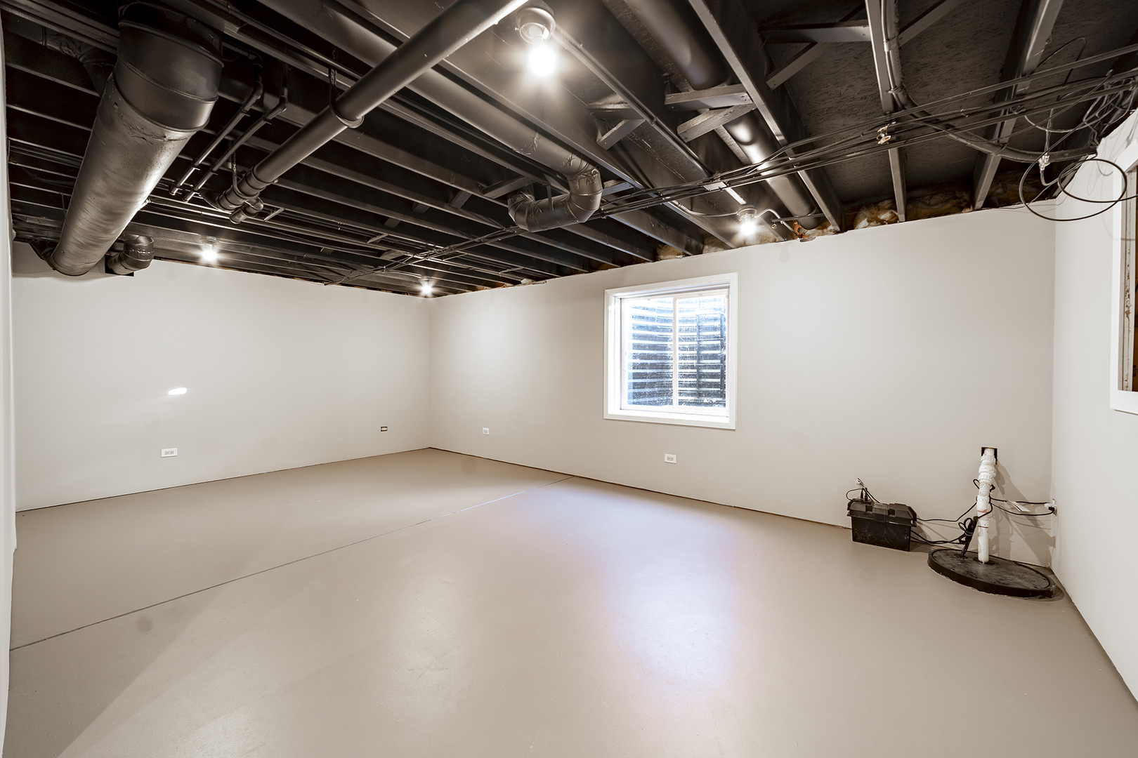 442 Windett Ridge Road Yorkville, IL 60560 - Photo 25 of 26 a view of a room with gym equipment