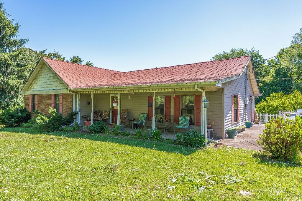 1769 Maple Valley Road Charlotte, TN 37036 - Photo 1 of 25 Gallery Image 1