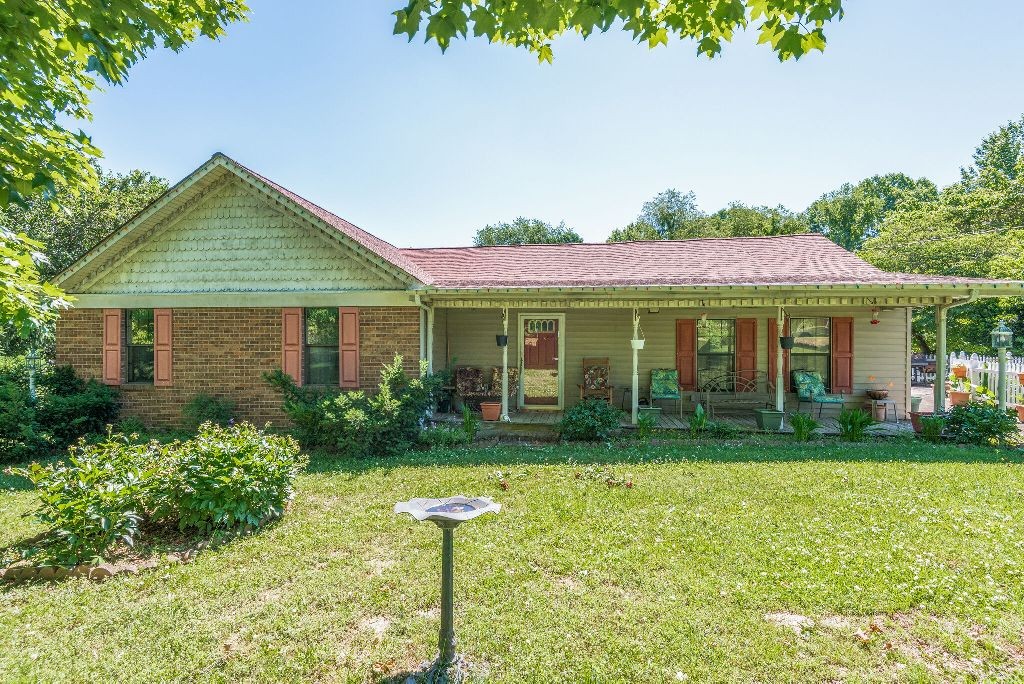 1769 Maple Valley Road Charlotte, TN 37036 - Photo 2 of 25 Gallery Image 2