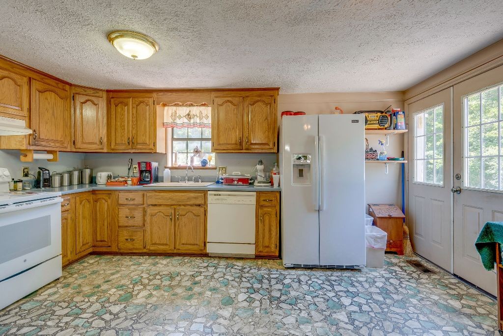 1769 Maple Valley Road Charlotte, TN 37036 - Photo 11 of 25 Gallery Image 11