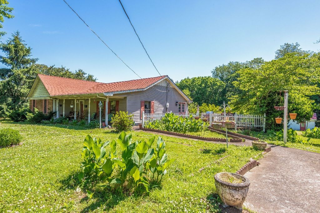 1769 Maple Valley Road Charlotte, TN 37036 - Photo 4 of 25 Gallery Image 4