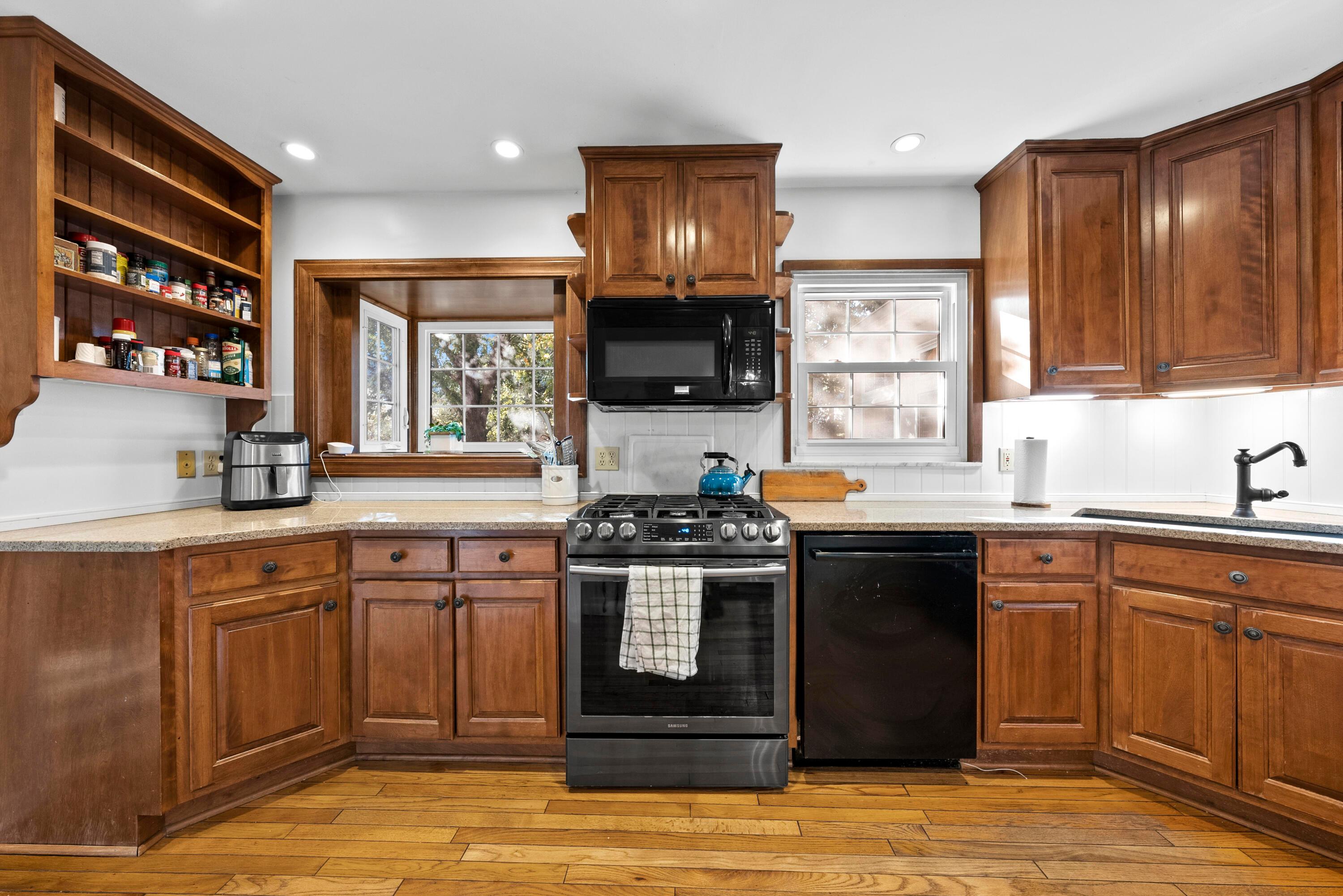 2561 Chester Road Upper Arlington, OH 43221 - Photo 12 of 38 Kitchen